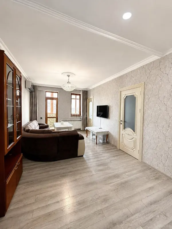 Satılır 2 otaqlı mənzil 67 m²