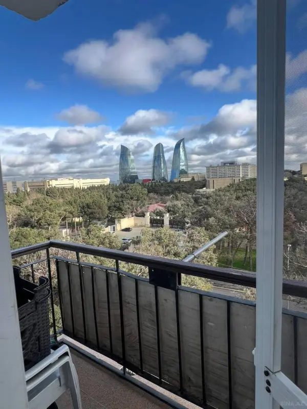 Satılır 4 otaqlı mənzil 101 m²