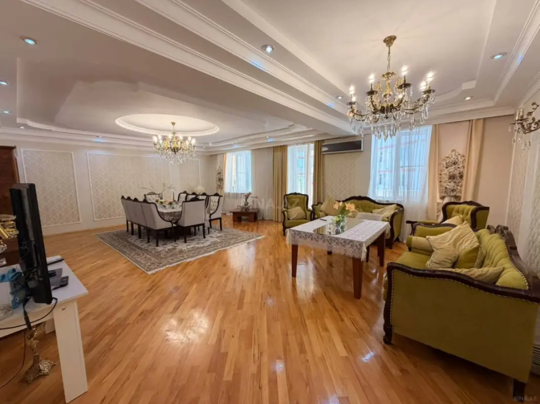 Satılır 4 otaqlı mənzil 230 m²