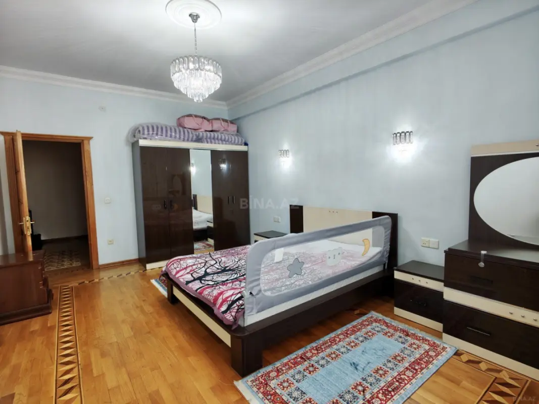 Satılır 3 otaqlı mənzil 140 m²