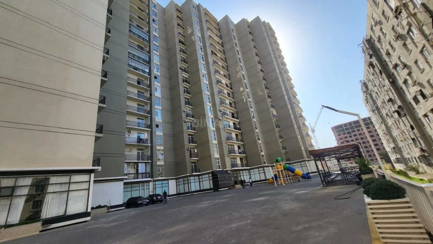 Satılır 3 otaqlı mənzil 145 m²