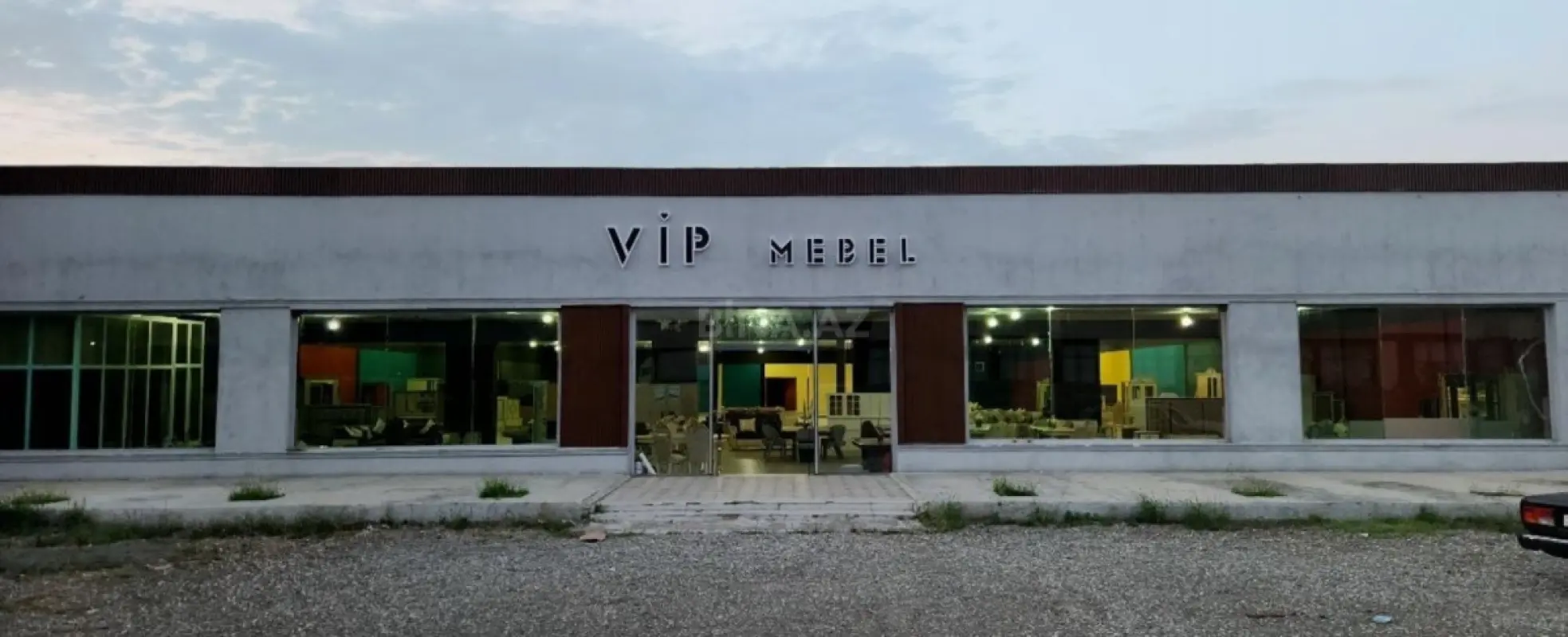 Satılır obyekt 1800 m²