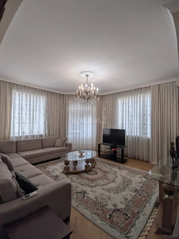 Kirayə verilir 4 otaqlı mənzil 200 m²