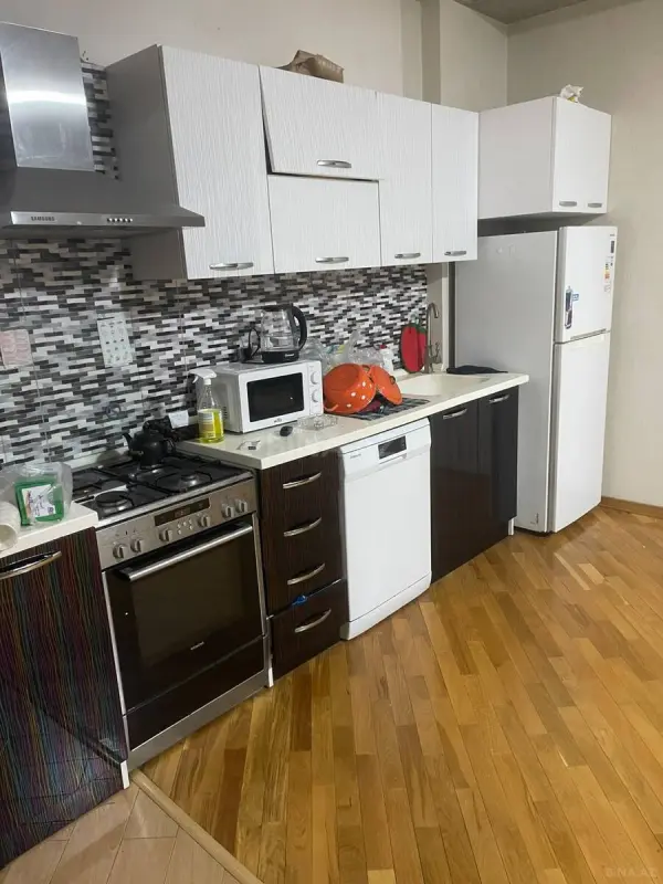Kirayə verilir 2 otaqlı mənzil 75 m²