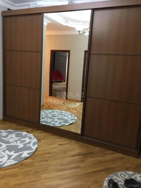 Kirayə verilir 3 otaqlı mənzil 140 m²