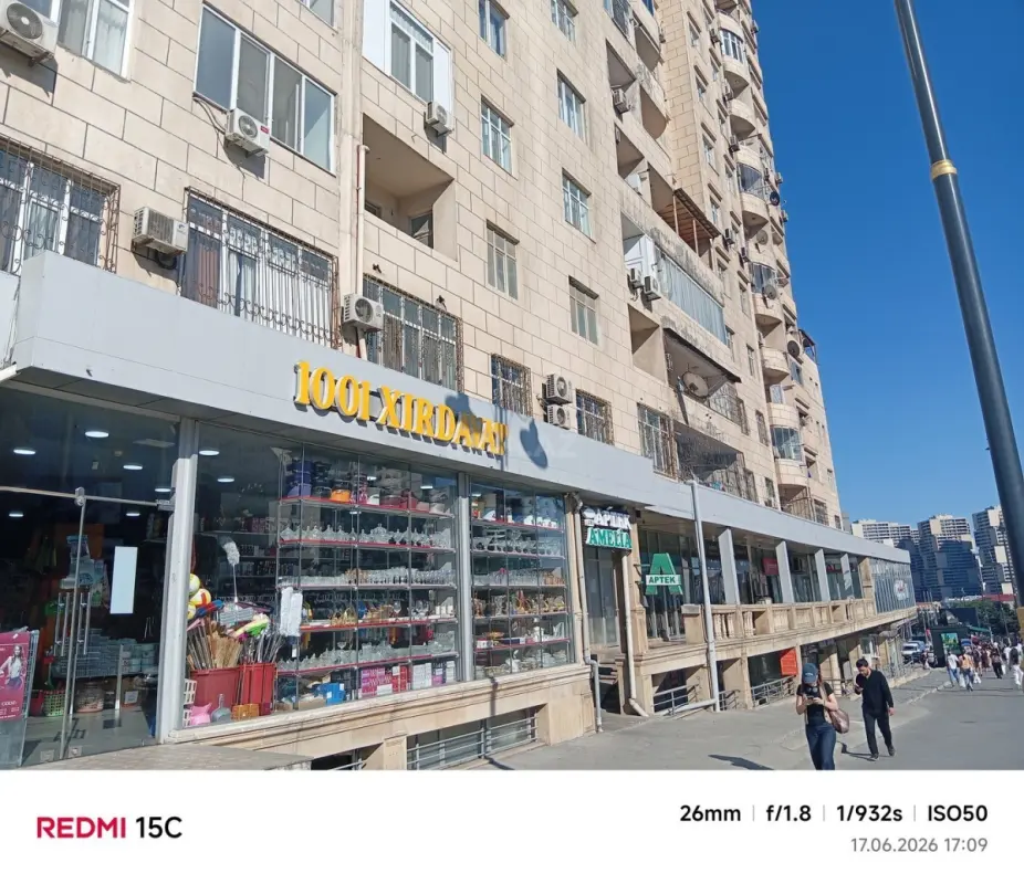 Satılır 3 otaqlı mənzil 131 m²