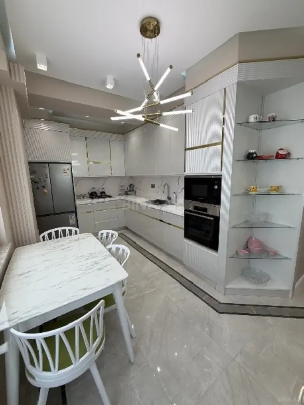 Kirayə verilir 4 otaqlı mənzil 152 m²