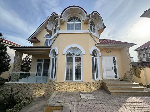 Kirayə verilir 7 otaqlı həyət evi 450 m² — Bakı, Badamdar 7 otaq 450.00 m²