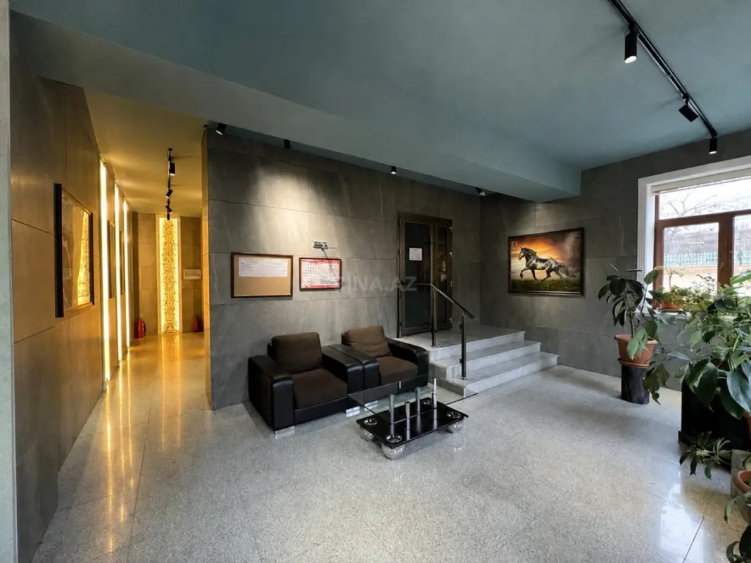 Satılır 3 otaqlı mənzil 142 m²