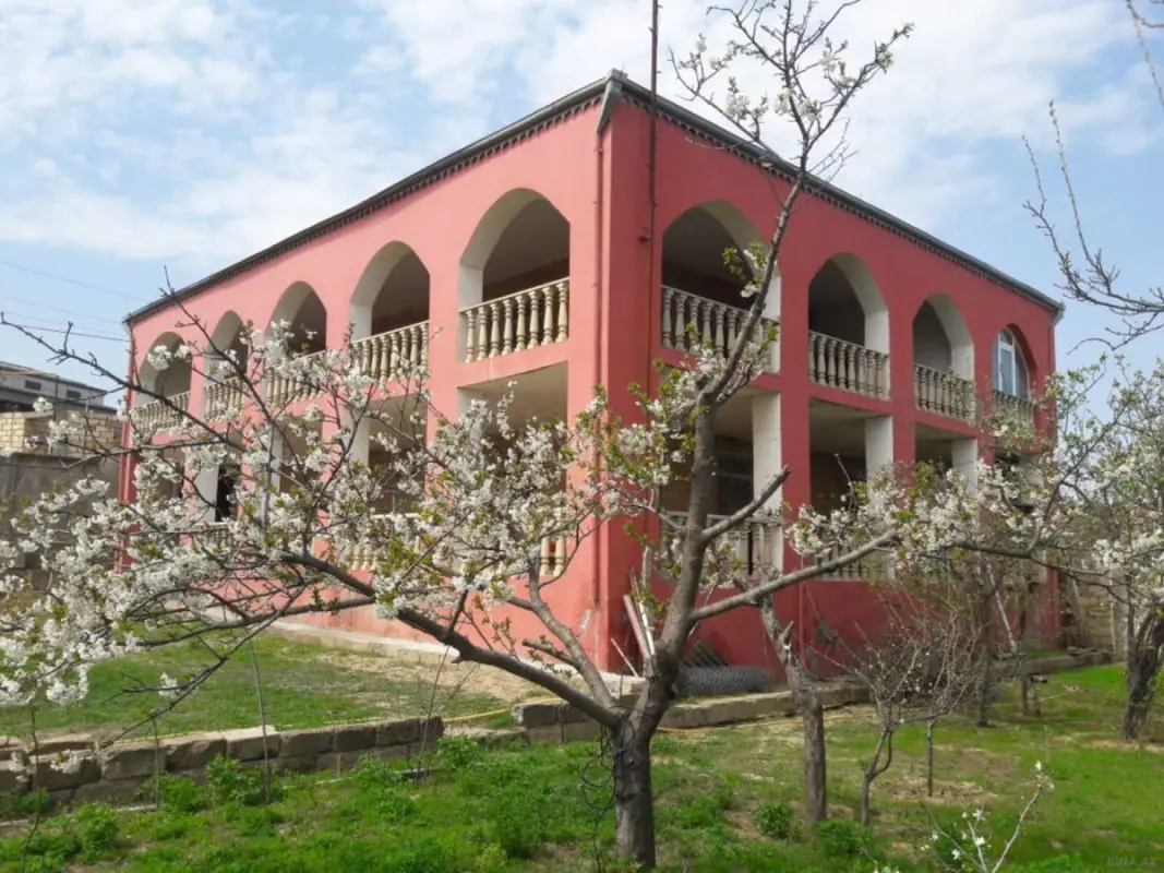Satılır 5 otaqlı həyət evi 200 m²