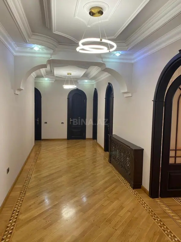 Satılır 3 otaqlı mənzil 138 m²