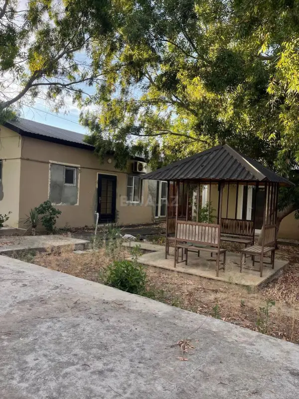 Satılır 3 otaqlı həyət evi 100 m²