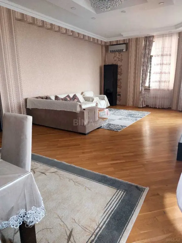 Kirayə verilir 4 otaqlı mənzil 180 m²