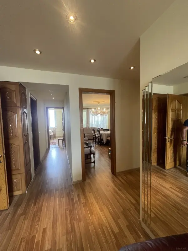 Satılır 4 otaqlı mənzil 120 m²