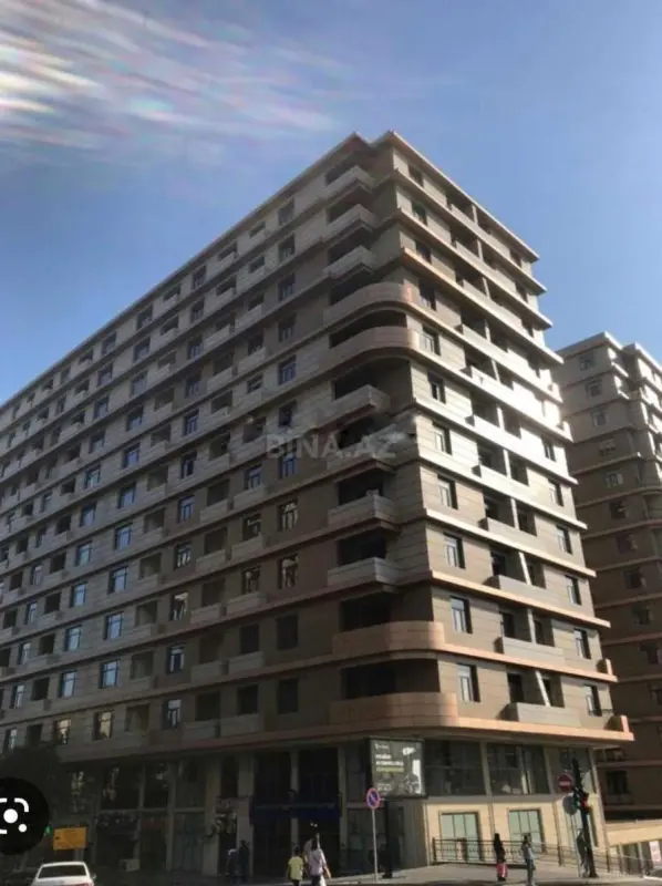 Satılır 4 otaqlı mənzil 256 m²