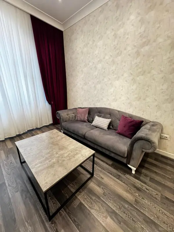 Kirayə verilir 2 otaqlı mənzil 92 m²