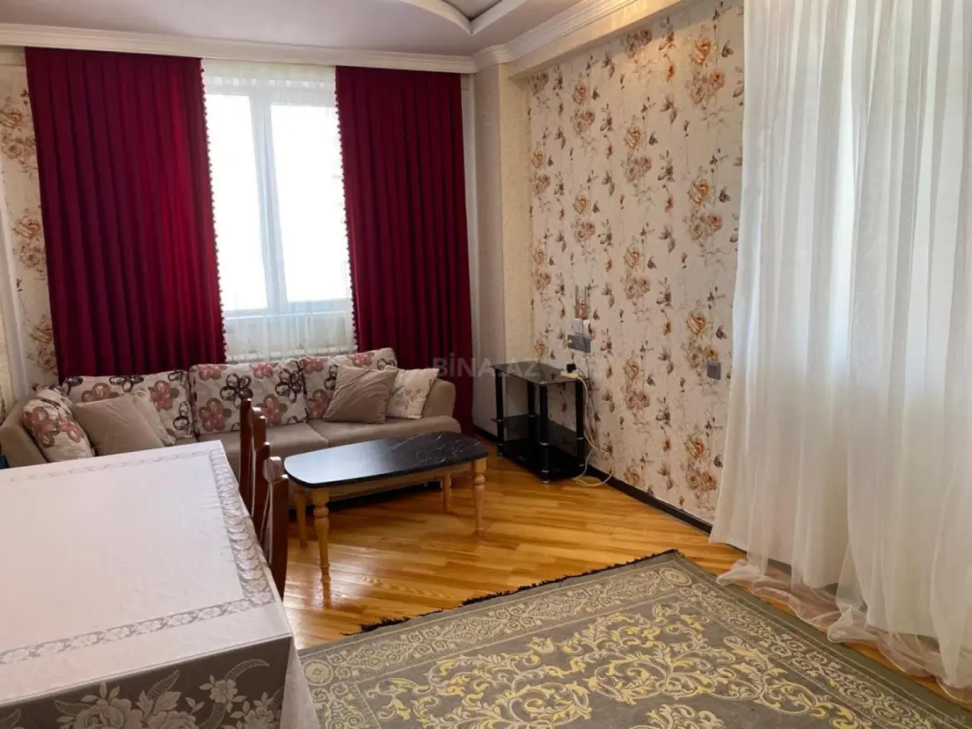 Kirayə verilir 2 otaqlı mənzil 87 m²