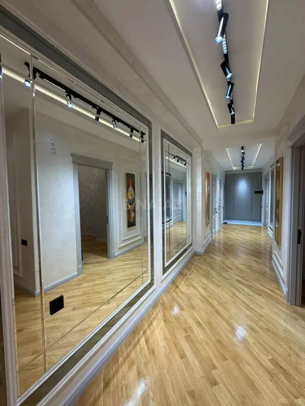 Satılır 4 otaqlı mənzil 138 m²