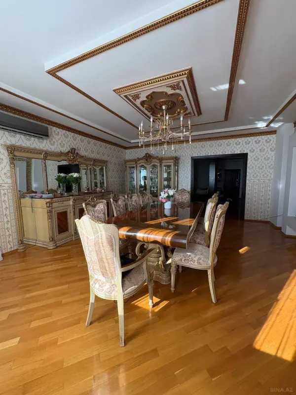 Satılır 3 otaqlı mənzil 178 m²