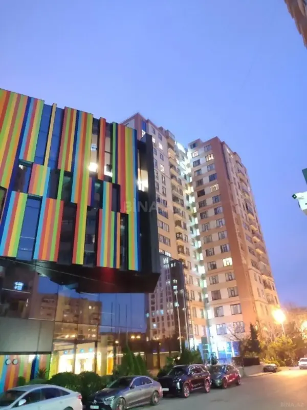 Satılır 4 otaqlı mənzil 165 m²