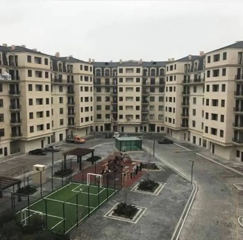 Kirayə verilir 3 otaqlı mənzil 146 m²