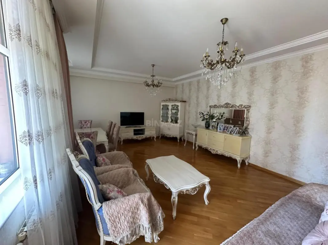 Satılır 3 otaqlı mənzil 117 m²