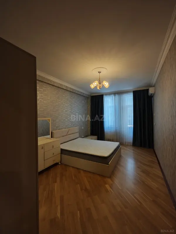 Kirayə verilir 3 otaqlı mənzil 133 m²