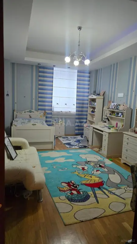 Kirayə verilir 3 otaqlı mənzil 175 m²