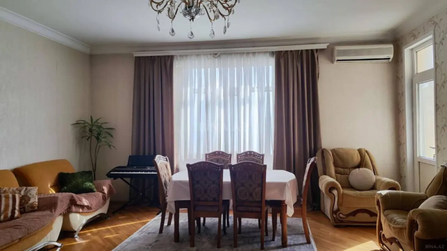 Kirayə verilir 3 otaqlı mənzil 143 m²