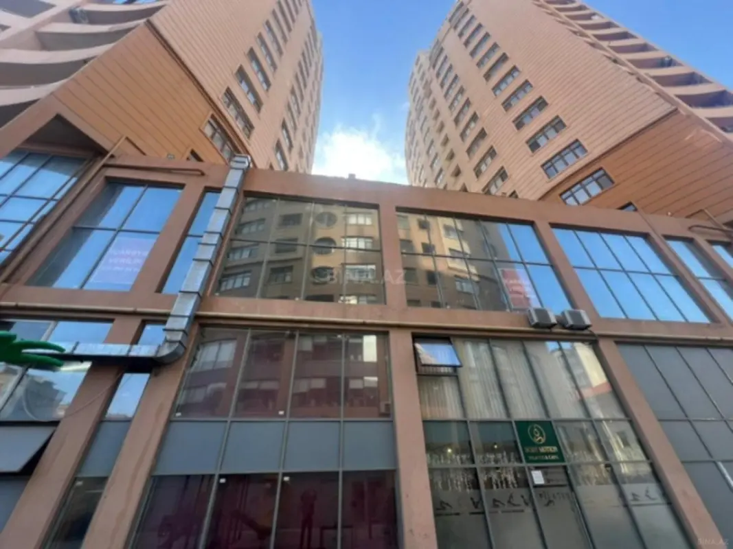 Satılır obyekt 179 m²