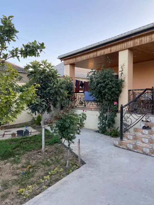 Satılır 4 otaqlı həyət evi 140 m²