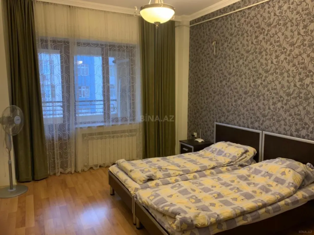 Kirayə verilir 3 otaqlı mənzil 130 m²