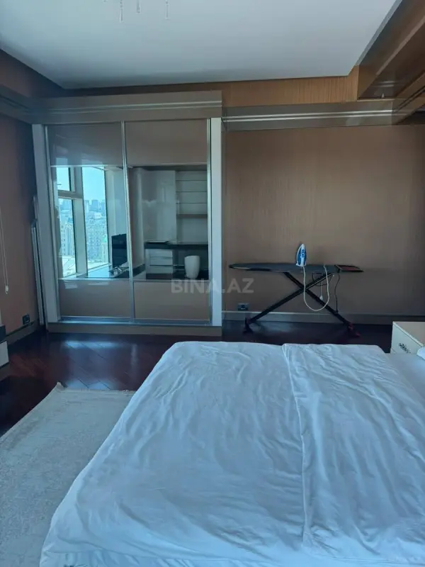 Kirayə verilir 2 otaqlı mənzil 115 m²