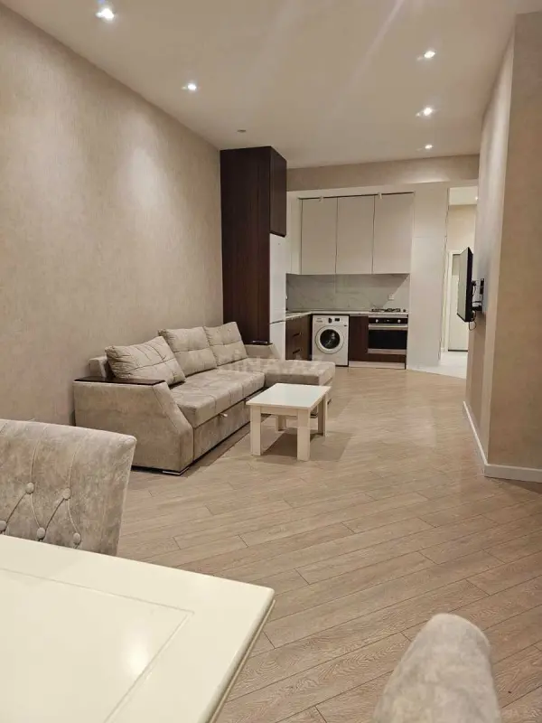 Kirayə verilir 2 otaqlı mənzil 78 m²