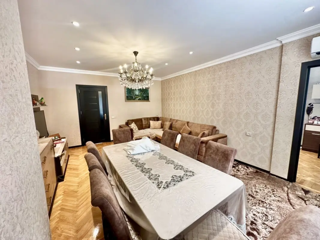 Satılır 4 otaqlı mənzil 120 m²