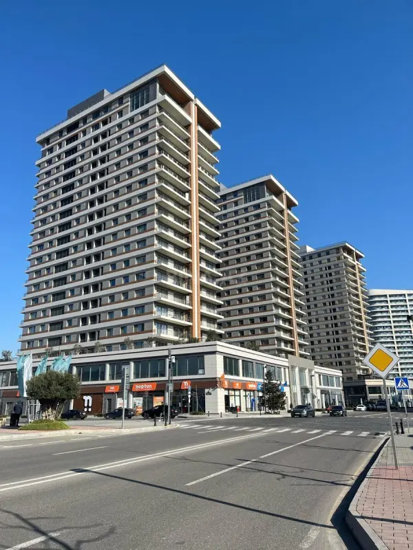 Satılır 4 otaqlı mənzil 185 m²