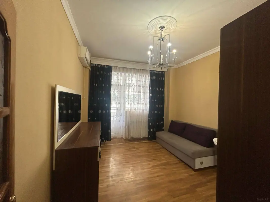 Satılır 4 otaqlı mənzil 160 m²