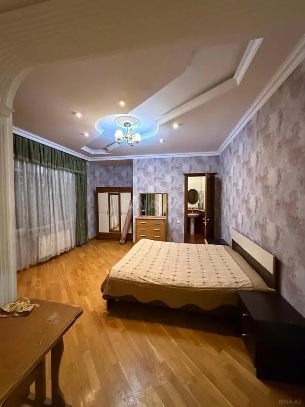 Kirayə verilir 6 otaqlı mənzil 300 m²