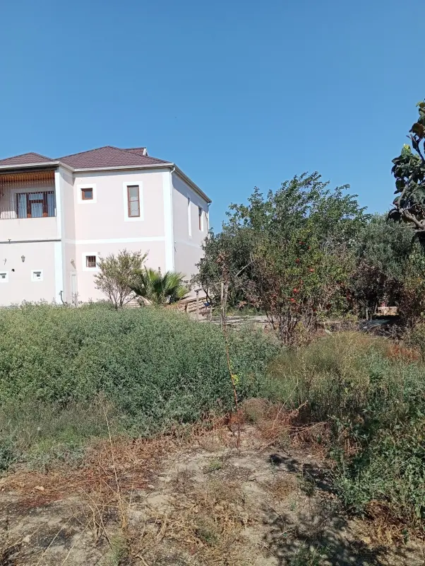 Satılır 6 otaqlı həyət evi 200 m²