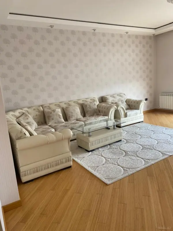 Kirayə verilir 3 otaqlı mənzil 150 m²
