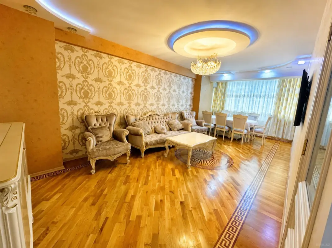 Satılır 3 otaqlı mənzil 130 m²
