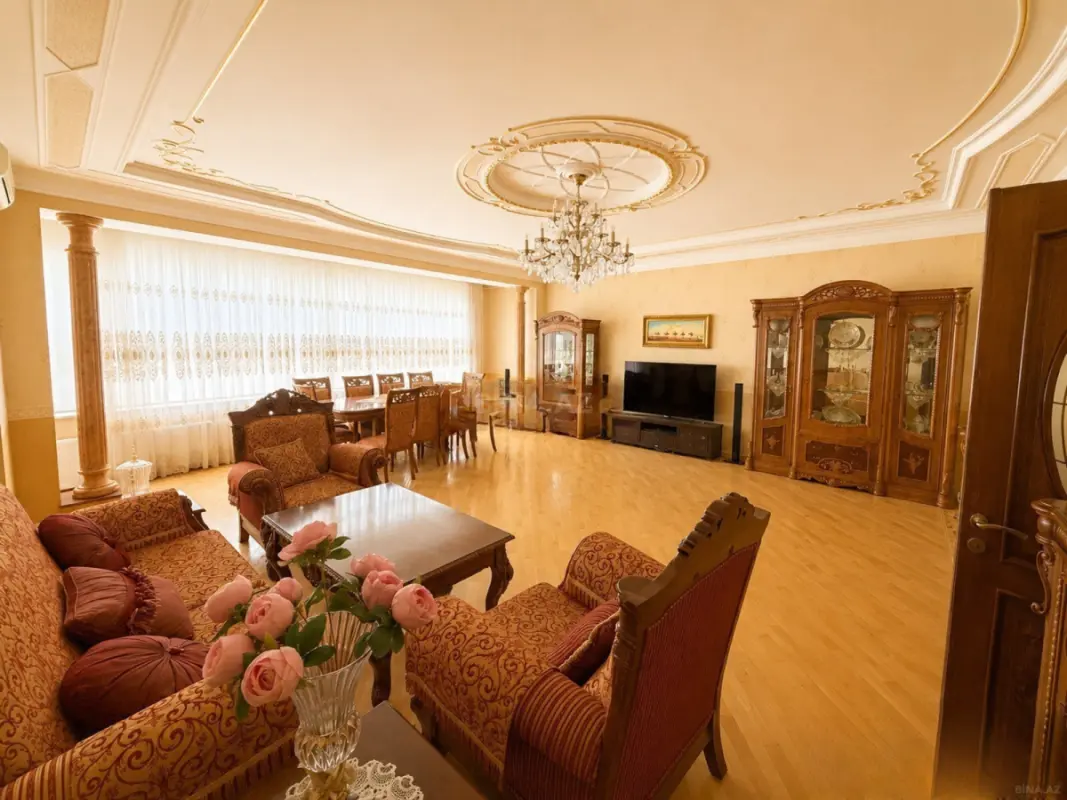 Satılır 4 otaqlı mənzil 220 m²