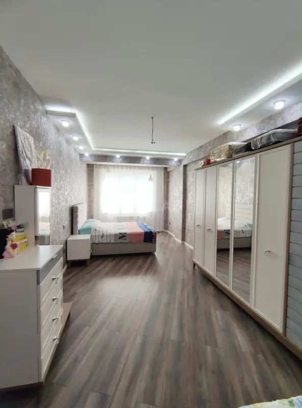 Kirayə verilir 2 otaqlı mənzil 128 m²