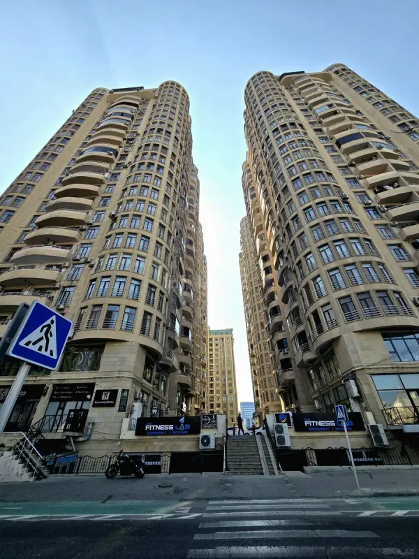 Satılır 3 otaqlı mənzil 157 m²