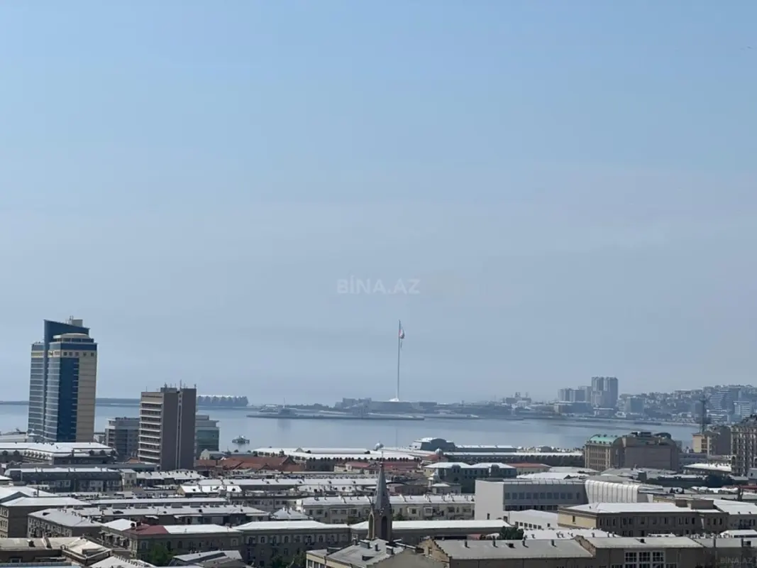 Satılır 4 otaqlı mənzil 184 m²