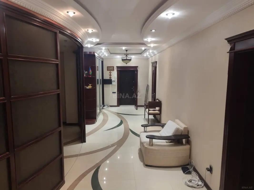 Kirayə verilir 3 otaqlı mənzil 165 m²