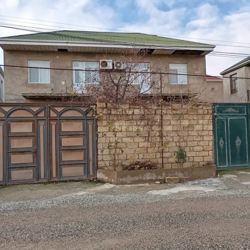 Satılır 8 otaqlı həyət evi 224 m²