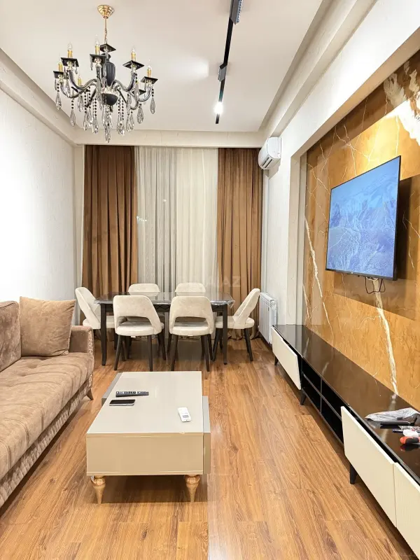 Kirayə verilir 2 otaqlı mənzil 75 m²