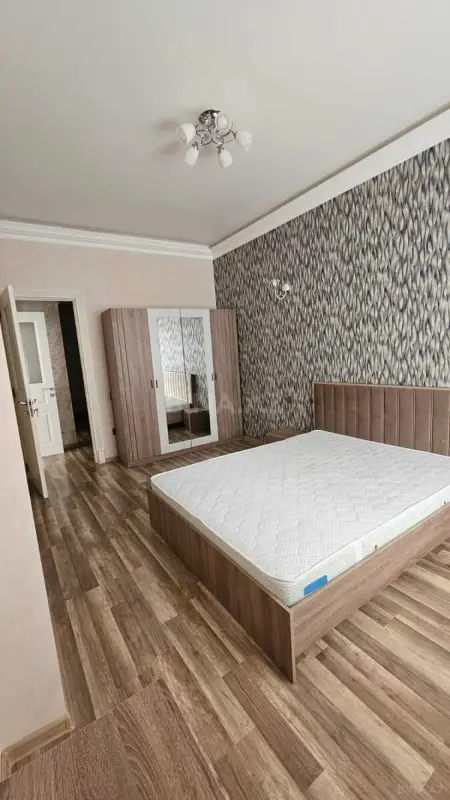 Kirayə verilir 2 otaqlı mənzil 82 m²