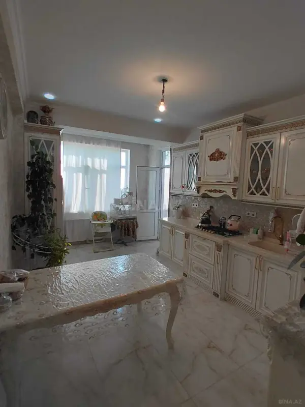 Satılır 4 otaqlı mənzil 154 m²